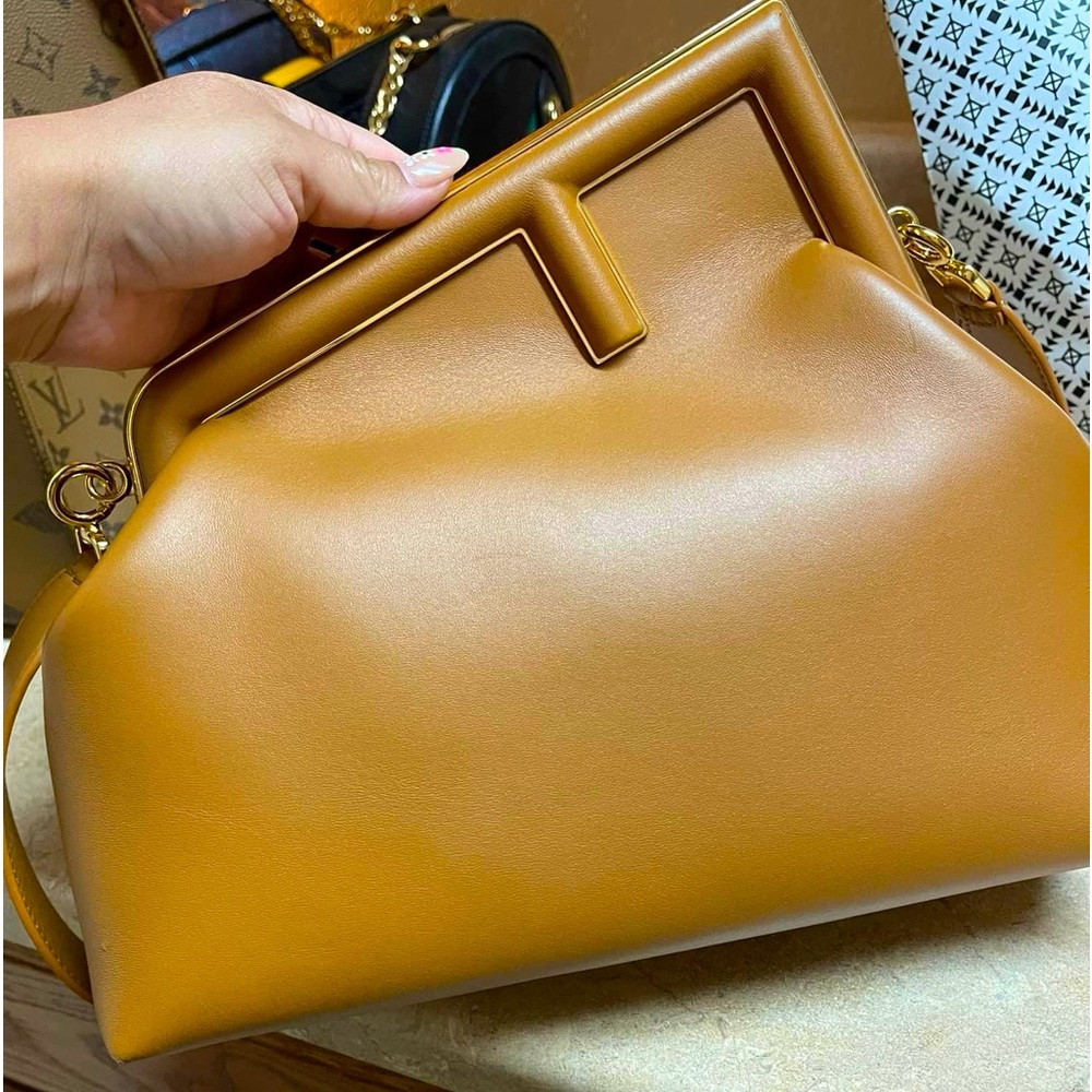Fendi First Médium Caramelo